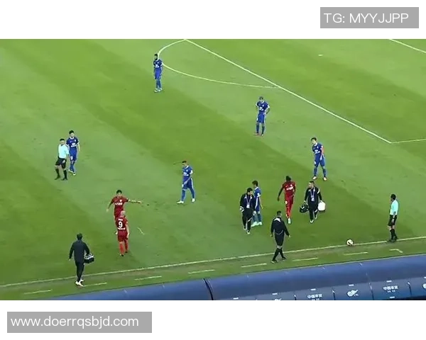 南京足球队以53分领跑总决赛积分榜展现强劲实力