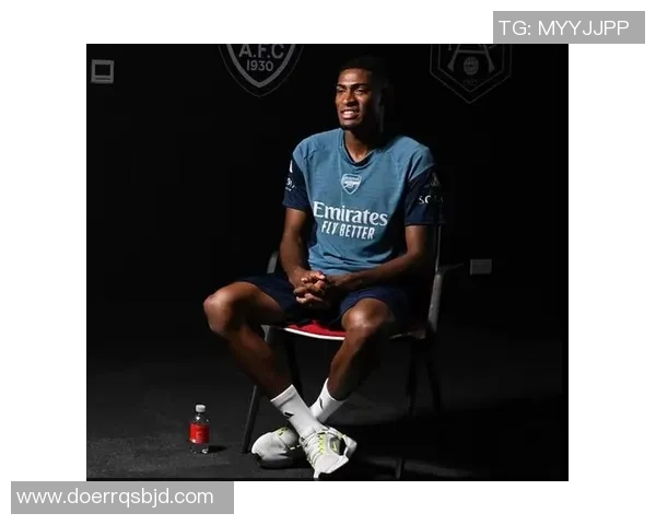 足球明星意外受伤导致瘫痪视频曝光引发球迷热议与心痛